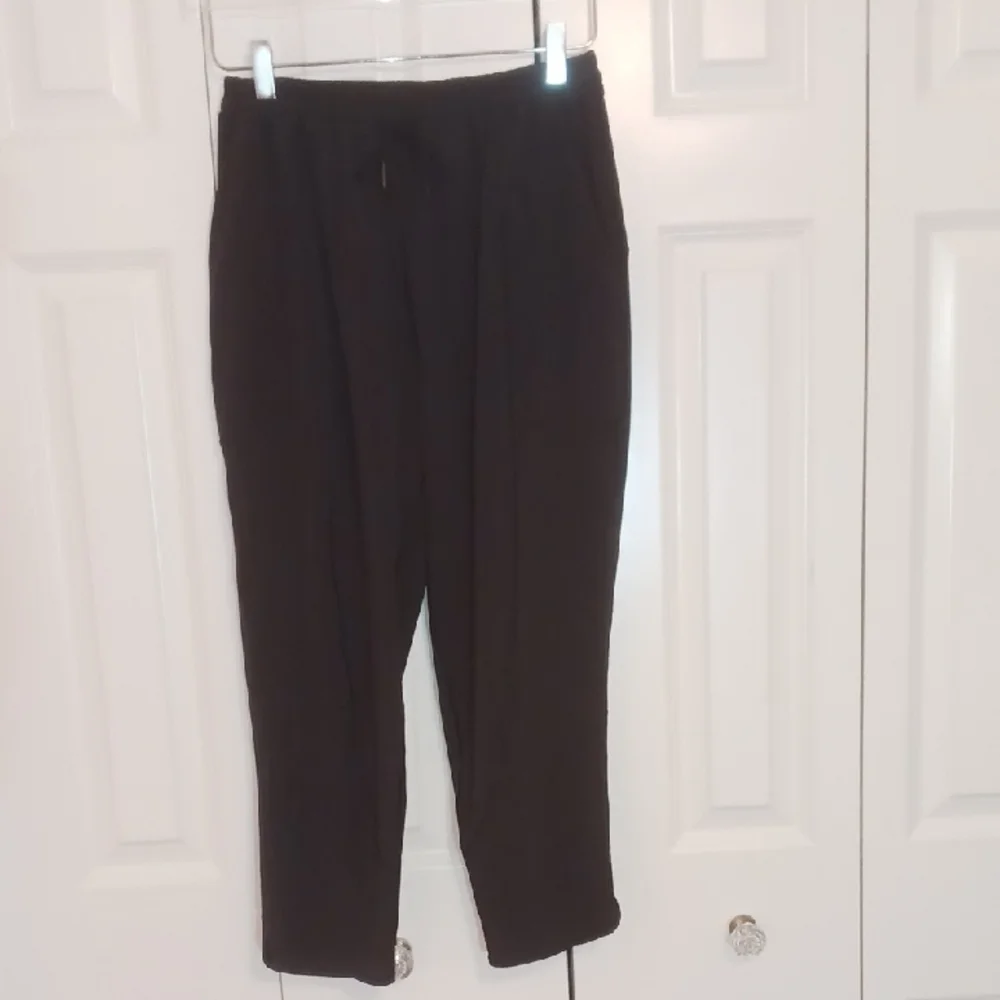 lululemon athletica Black Straight Leg cropped Pants